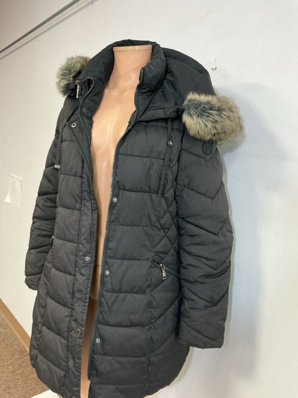 Laundry by Shelli Segal Puffer Coat Faux Fur Hood Long Winter Jacket Medium - Picture 5 of 7